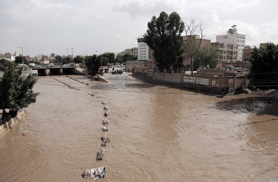 Yemen'de sel felaketi: 6 kişi öldü, 430 ev yıkıldı 12